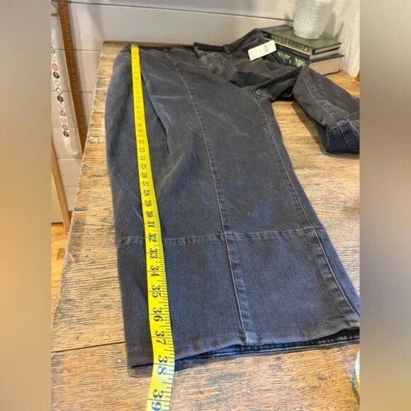 Pilcro Black Barrel Jeans NWT - Picture 8 of 10